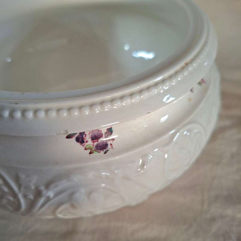 Wedgewood footed bowl with lid.   Floral designs  Swansea England Patrician USA