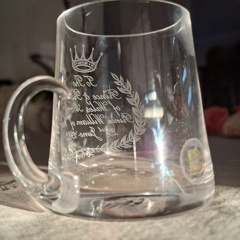 commemoration mug Prince William - Dartington crystal - birth June 1982 Diana and Charles