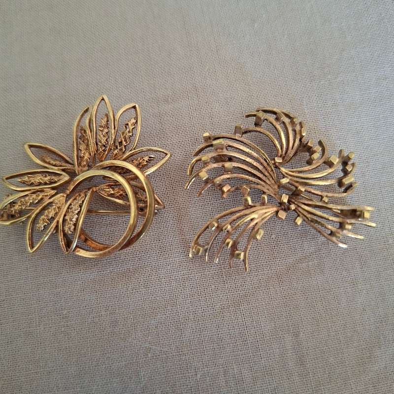 2 gold metal brooches stamped "double" and another indistinct mark.