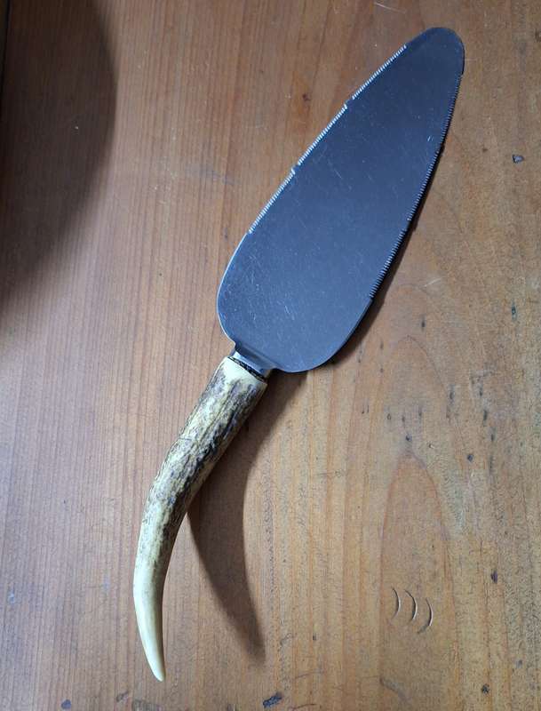 Stag horn cake slice, pie server - Scottish Glengarry horncraft Braemar