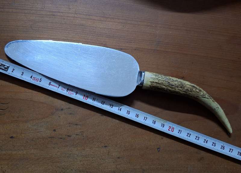 Stag horn cake slice, pie server - Scottish Glengarry horncraft Braemar
