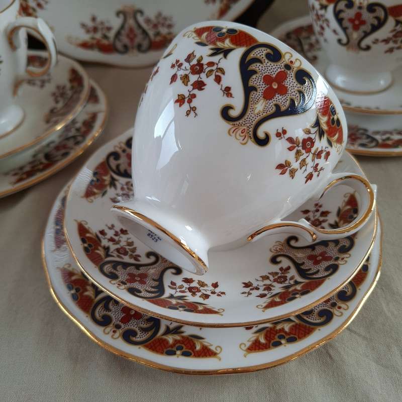 Tea set 6 trios - lg cake plate -  jug - sugar bowl   Colclough english porcelain