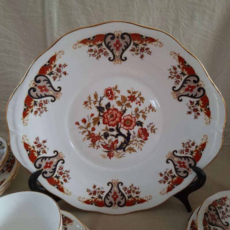 Tea set 6 trios - lg cake plate -  jug - sugar bowl   Colclough english porcelain