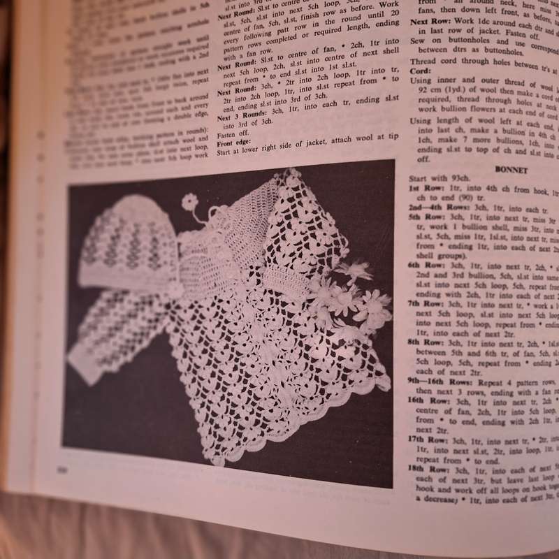 Crochet and fine knitting E E Visser Plus 2 folded double sided A0 cross stitch patterns 520 pages