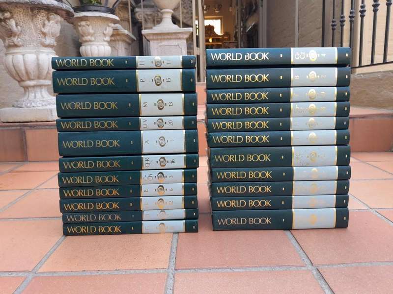 A 20TH Century Set of Twenty Two (22) Volumes of a Complete Set of 1989 World Book Encyclopedia -...