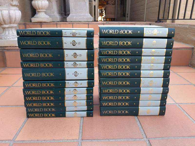 A 20TH Century Set of Twenty Two (22) Volumes of a Complete Set of 1989 World Book Encyclopedia -...