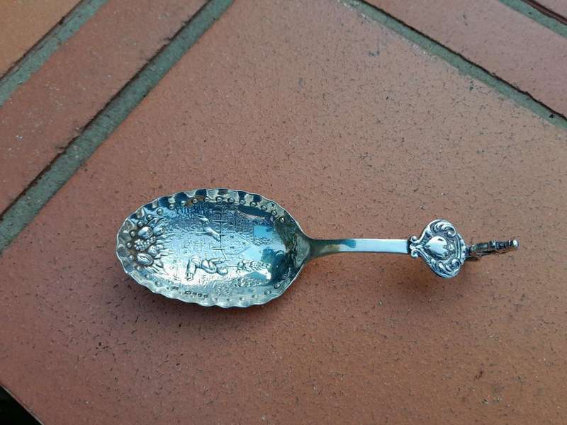 A 20th Century Silver Caddy Spoon 25g weight