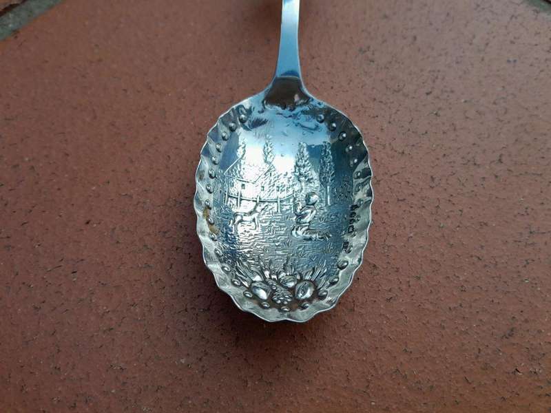 A 20th Century Silver Caddy Spoon 25g weight