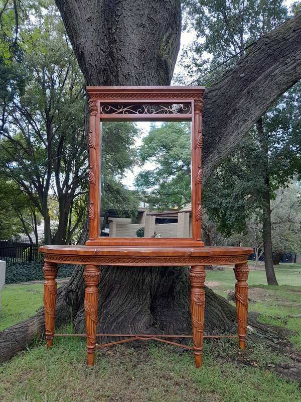 A 20th Century Set of Carved Wooden Console Table with Matching Mirror