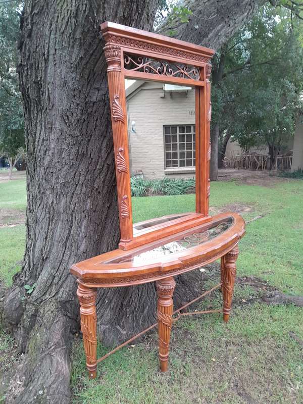 A 20th Century Set of Carved Wooden Console Table with Matching Mirror