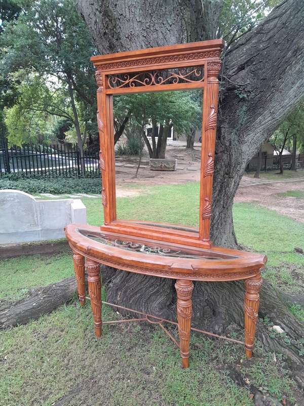 A 20th Century Set of Carved Wooden Console Table with Matching Mirror