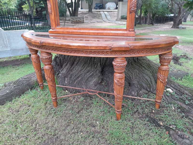 A 20th Century Set of Carved Wooden Console Table with Matching Mirror