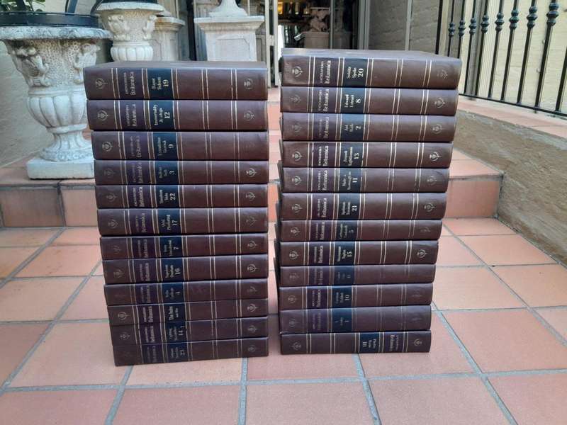 A 20th Century Set Of Encyclopedia Britannica Twenty -Four Volumes