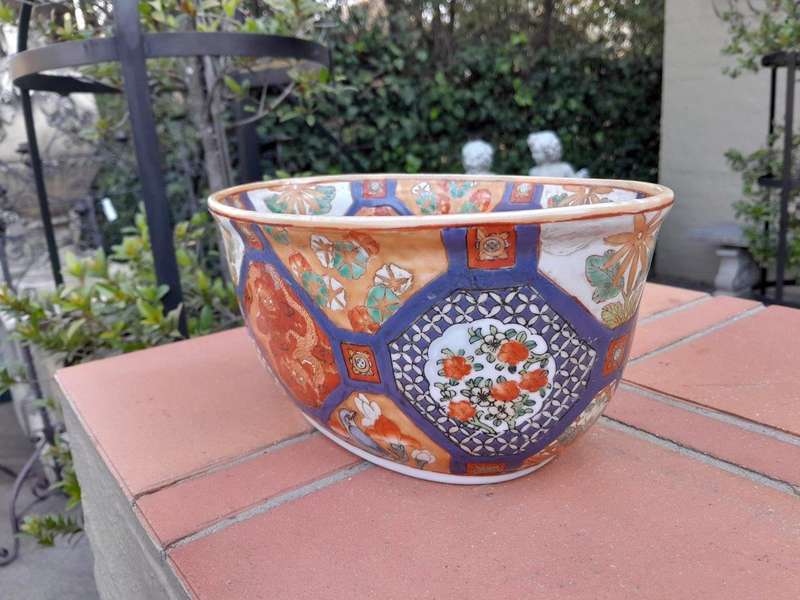A 20th Century Imari Style Bowl