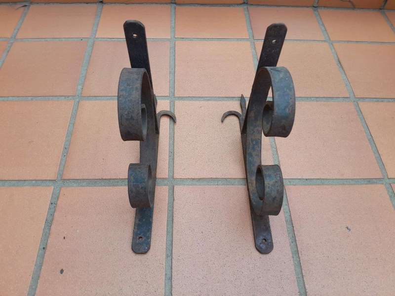 A Pair Of Rustic Wrought Iron Shelf Brackets