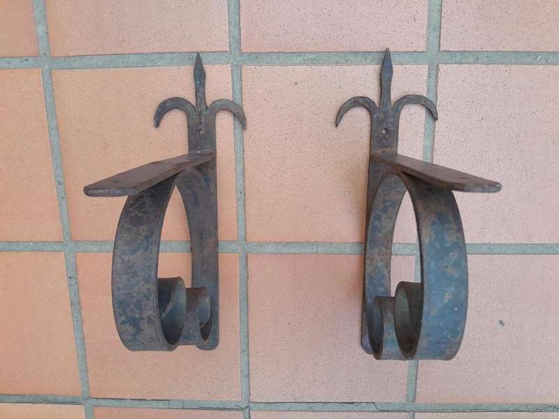A Pair Of Rustic Wrought Iron Shelf Brackets