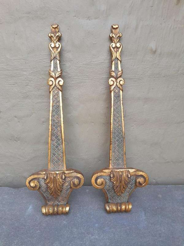 A 20th Century Pair of French Style Gilt Painted Wooden Picture Holders