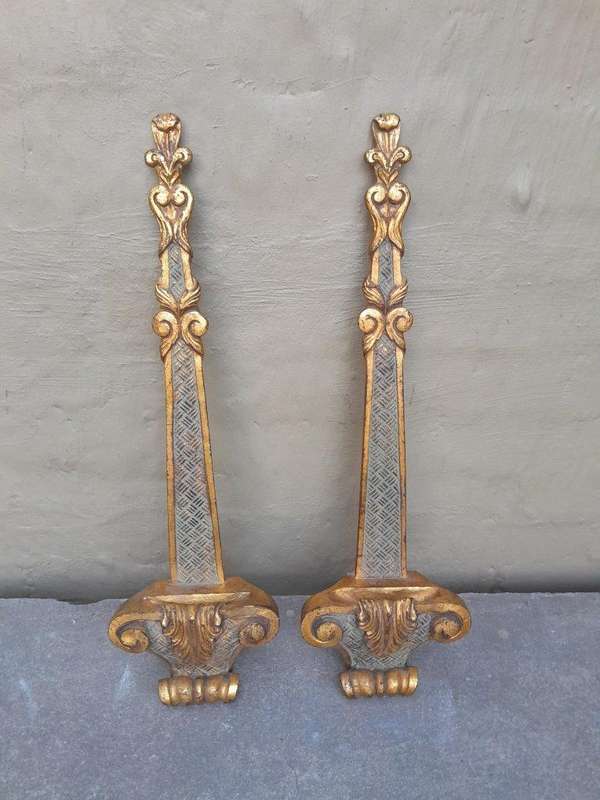 A 20th Century Pair of French Style Gilt Painted Wooden Picture Holders