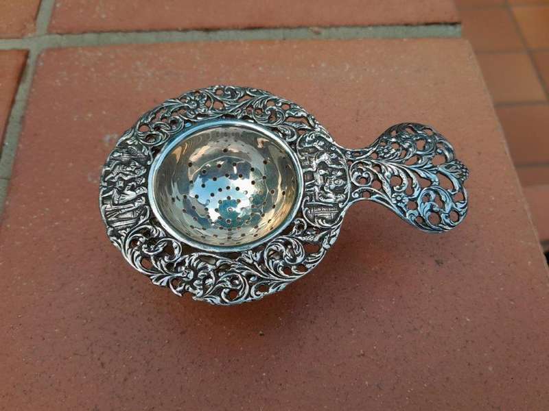 An English  / London Electroplate Tea Strainer on Stand