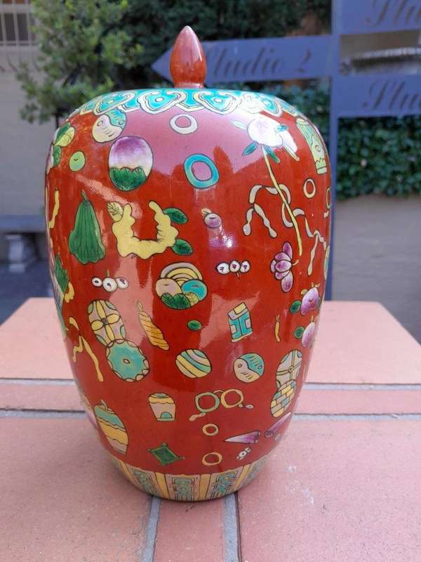 A Pair of Chinese Porcelain Ginger Jars with Lids 