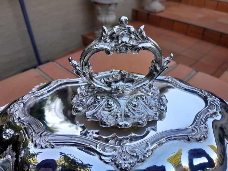 An Early 20th Century Georgian Style Angora Sheffield  Silver Plate Entrée Dish With Cover ND