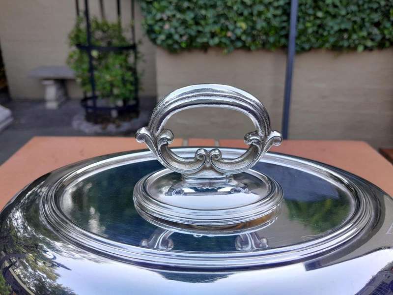A 20th Century Electroplate Entrée Dish With Cover Ellis Barker Silver Company