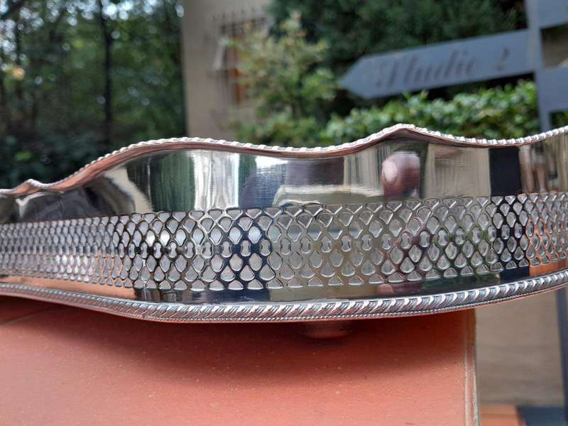 An Antique 20th Century Gallery Tray 