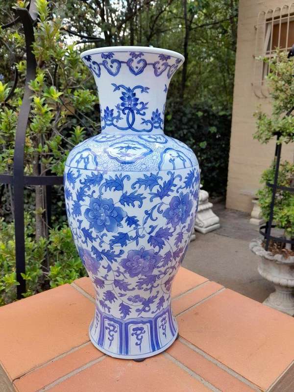 A 20th Century Chinese Large Blue / White Vase