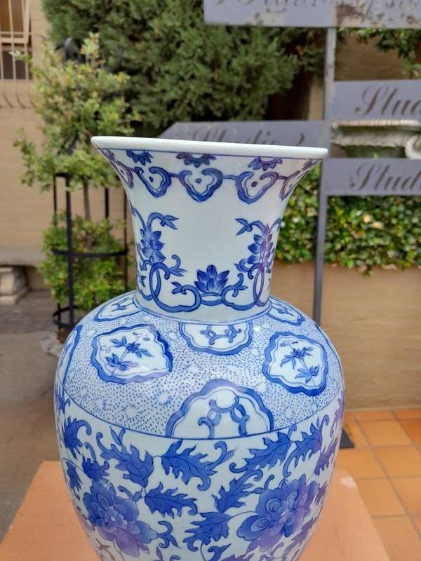 A 20th Century Chinese Large Blue / White Vase