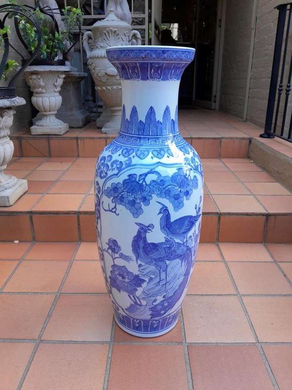 A 20th Century Chinese Blue / White Vase 