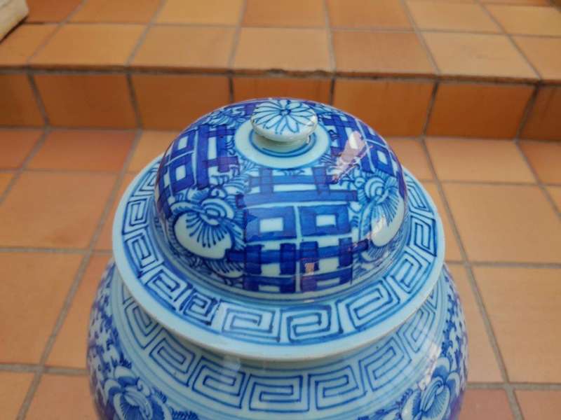 An Antique 19th Century Chinese Blue / White Jar with Cover Qing Dynasty on Wooden Stand
