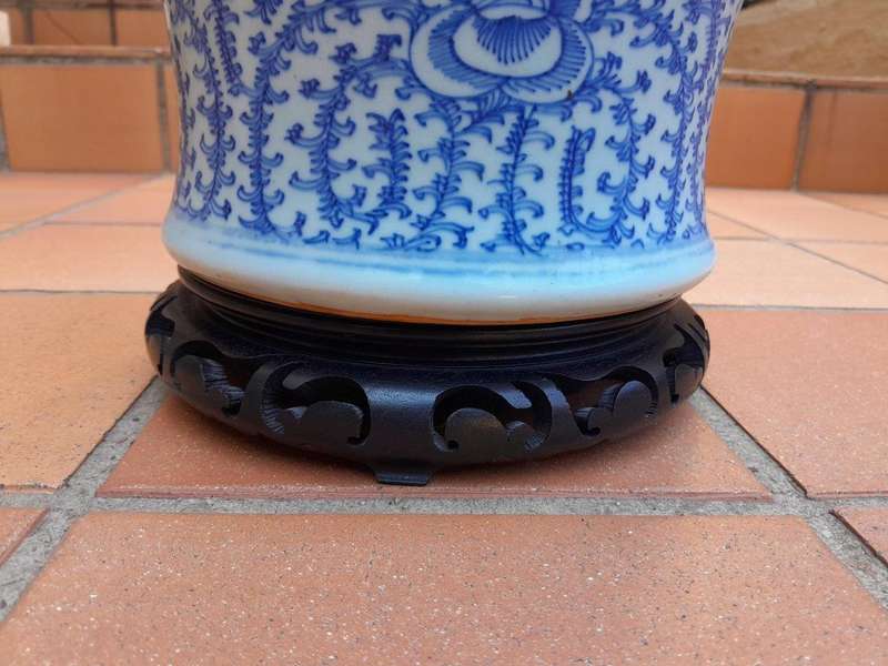 An Antique 19th Century Chinese Blue / White Jar with Cover Qing Dynasty on Wooden Stand