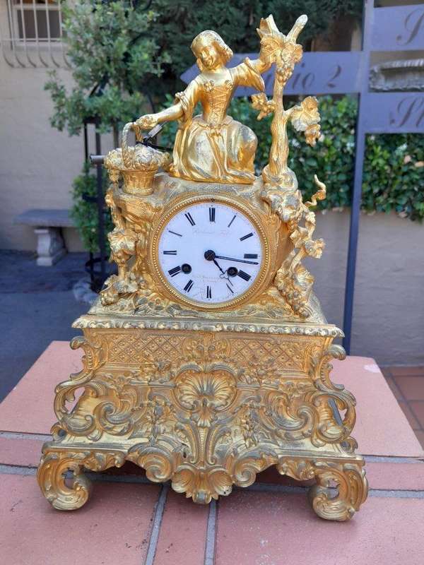 An Antique 19th Century French Gilt Spelter Clock with Pendulum and Key in Working Condition