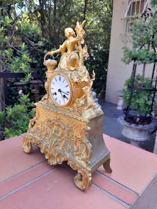 An Antique 19th Century French Gilt Spelter Clock with Pendulum and Key in Working Condition