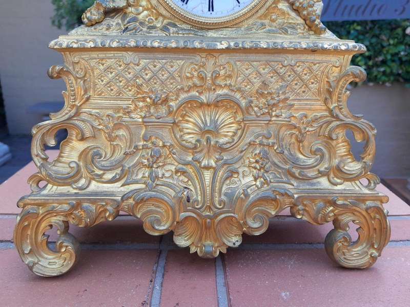 An Antique 19th Century French Gilt Spelter Clock with Pendulum and Key in Working Condition