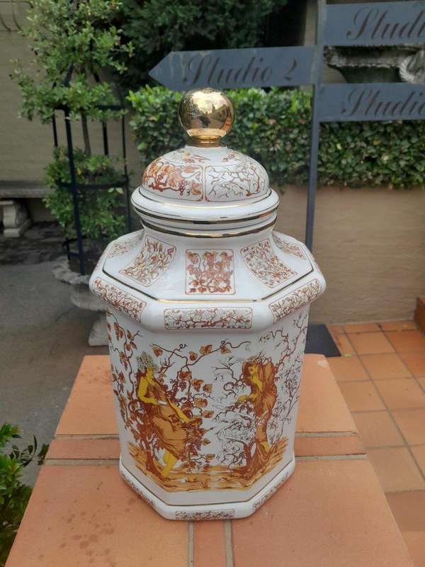 An Italian Large and Decorative Ginger Jar in Ceramic by Carraresi
