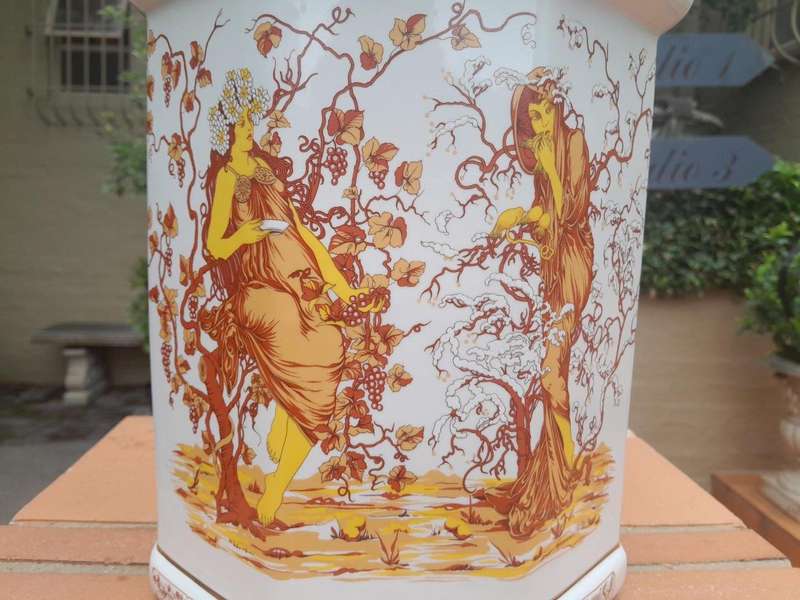 An Italian Large and Decorative Ginger Jar in Ceramic by Carraresi