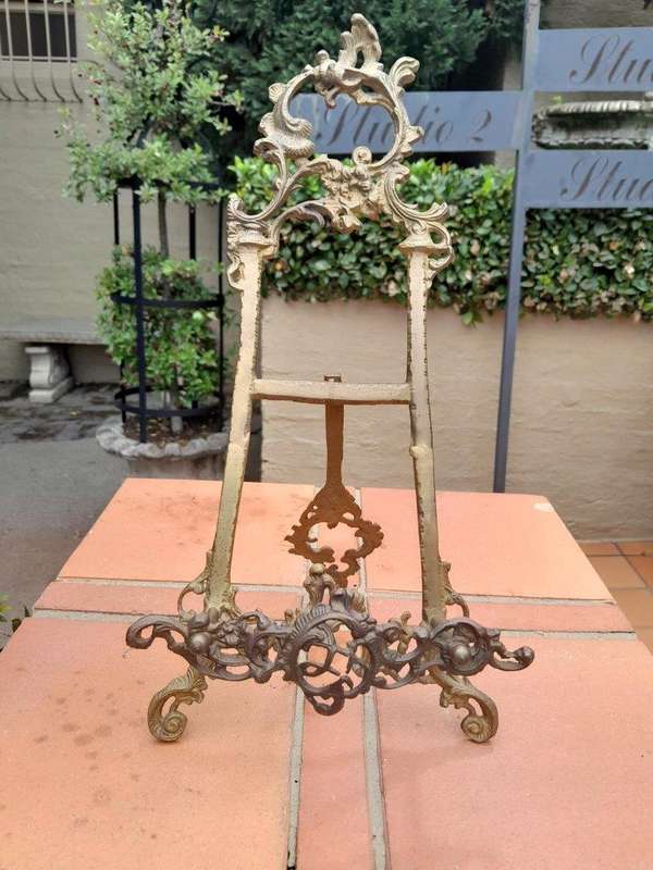 An Ornate Floral Carved Victorian Style Brass Picture, Book / Plate Easel