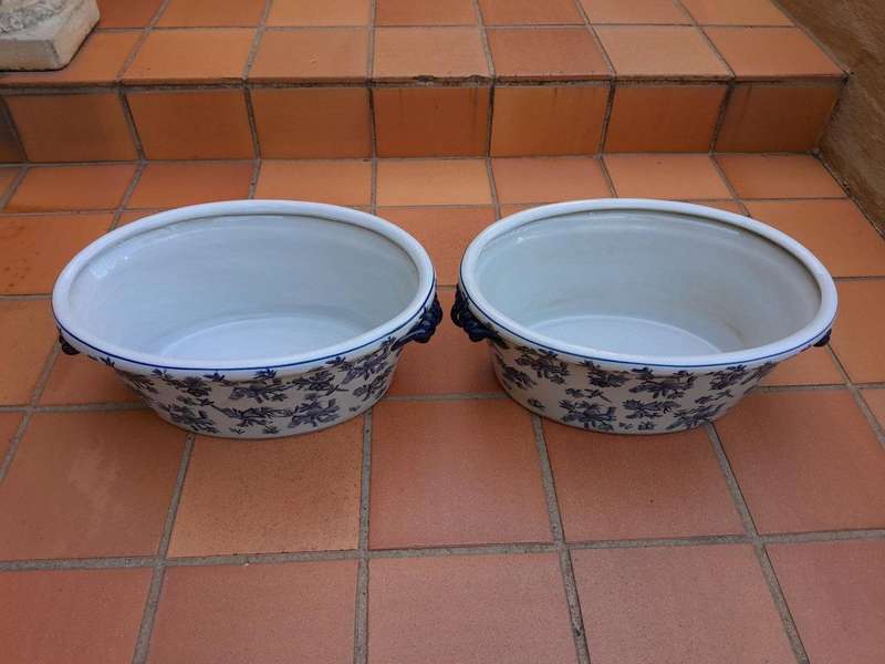 A Pair Ofr Blue / Off White Planters