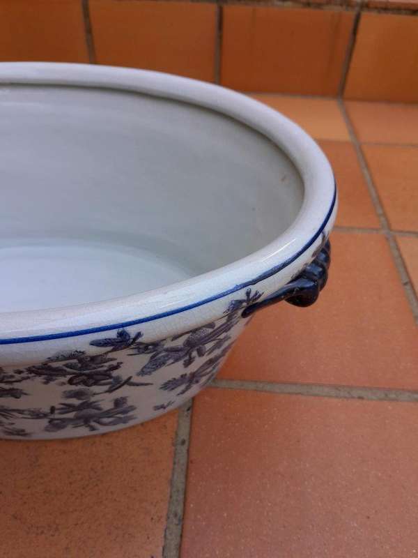 A Pair Ofr Blue / Off White Planters