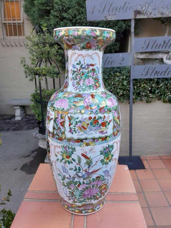 A 20th Century Tall Famille Rose Mandarin Vase