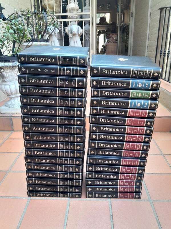 A 20th Century Set Of Thirty-Three Encyclopedia Brittanica Volumes  15th Edition