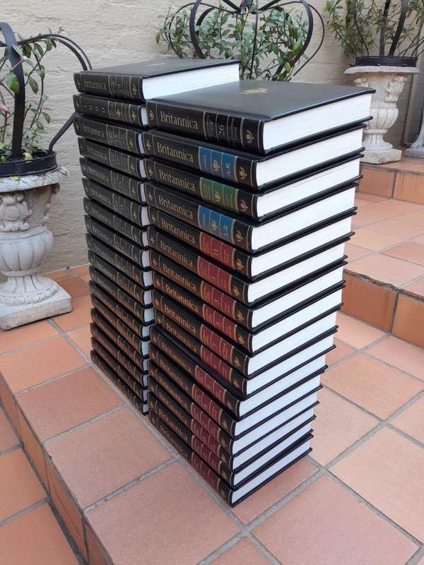A 20th Century Set Of Thirty-Three Encyclopedia Brittanica Volumes  15th Edition