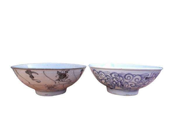 An Antique Set Of Two Ming Dynasty ( 1364-1644)Porcelain Bowls 