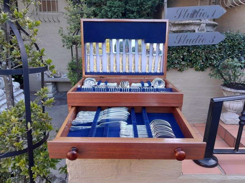 An Antique Early 20th Century English  /  London Kings Pattern Twelve Place Cutlery Set In Cantee...