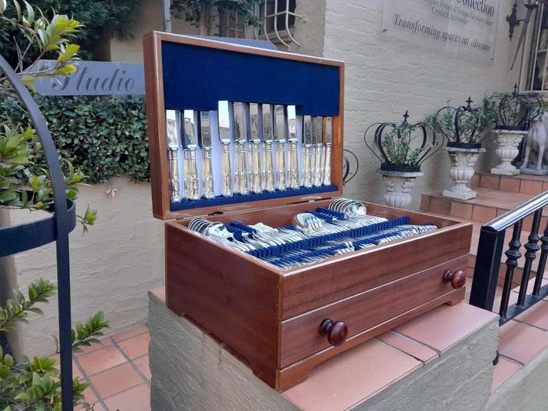 An Antique Early 20th Century English  /  London Kings Pattern Twelve Place Cutlery Set In Cantee...