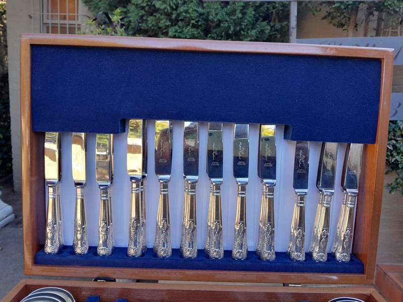 An Antique Early 20th Century English  /  London Kings Pattern Twelve Place Cutlery Set In Cantee...