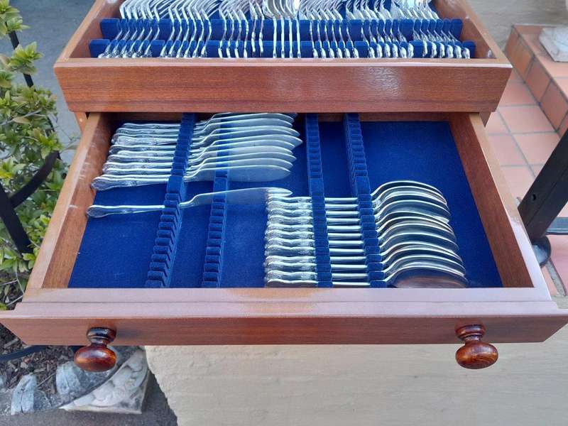An Antique Early 20th Century English  /  London Kings Pattern Twelve Place Cutlery Set In Cantee...