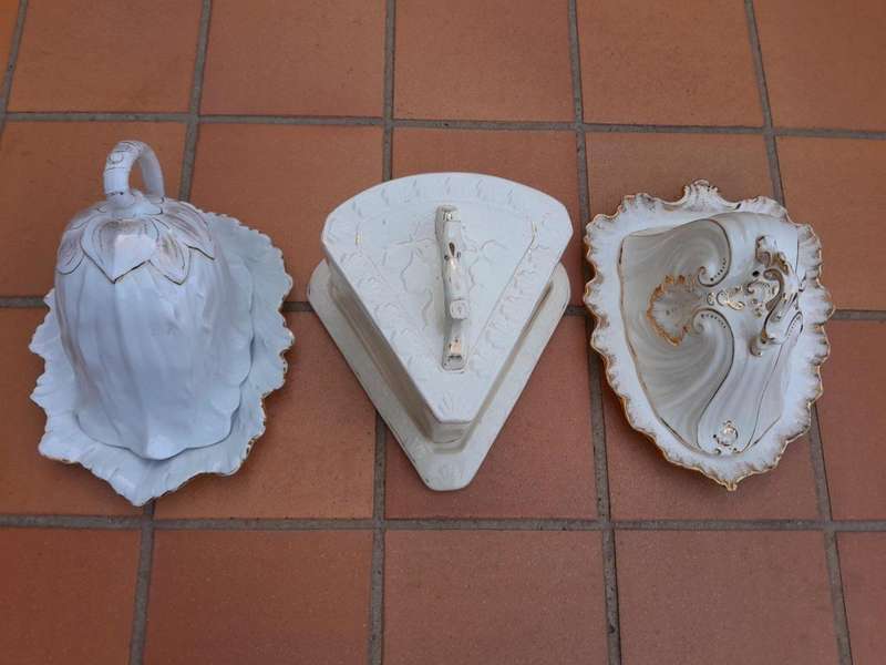 A Set Of Three Cream / Gilt Cheese Dishes