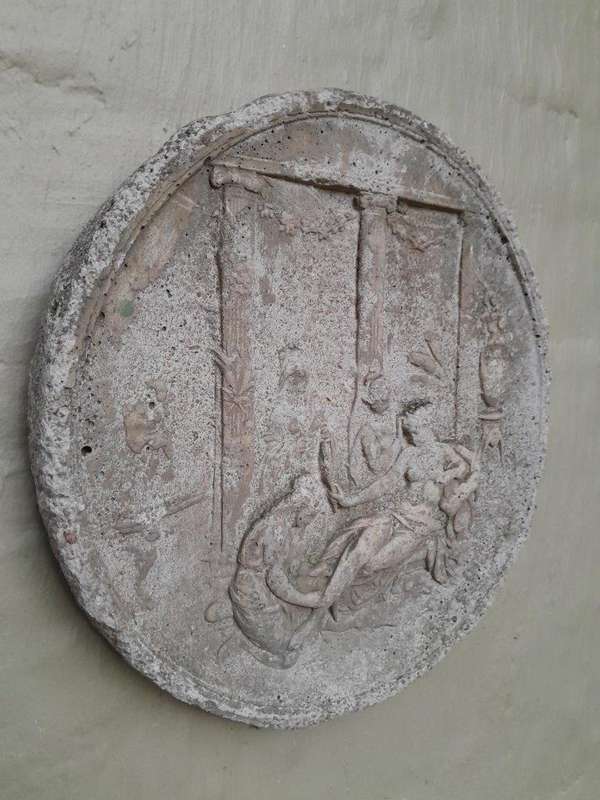 A Concrete Relief Round Plaque Sculpture Of Greek Classical Figures